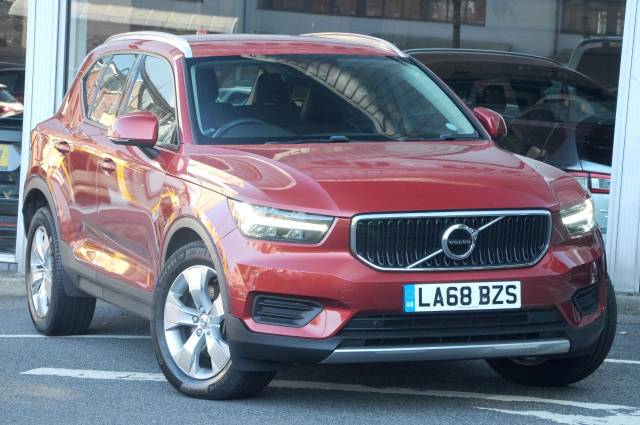 Volvo XC40 2.0 T4 Momentum 5dr AWD Geartronic Estate Petrol Red