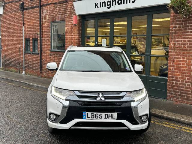 Mitsubishi Outlander 2.0 PHEV GX4hs 5dr Auto Estate Petrol / Electric Hybrid White