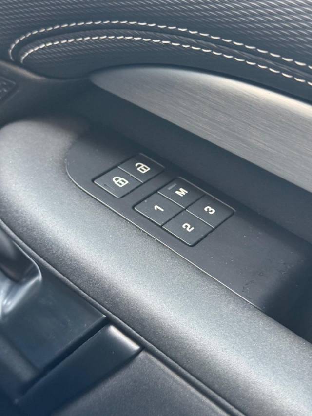 2022 Land Rover Discovery 3.0 D300 R-Dynamic HSE 5dr Auto